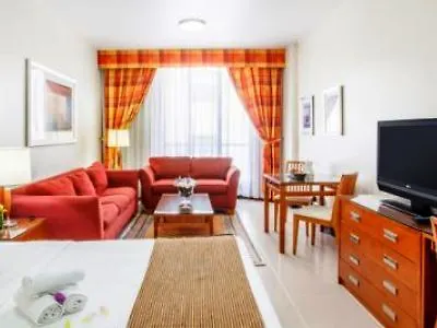 Golden Sands 5 Dubai 3*,